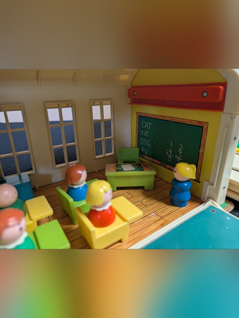 Vintage Fisher-Price Play Family School Little People #923, 1971 - Picture 5 of 12